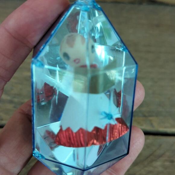 Vintage 1950s JewelBrite Choir Boy Christmas Reflector Diorama Ornament Kitschy - Picture 3 of 6